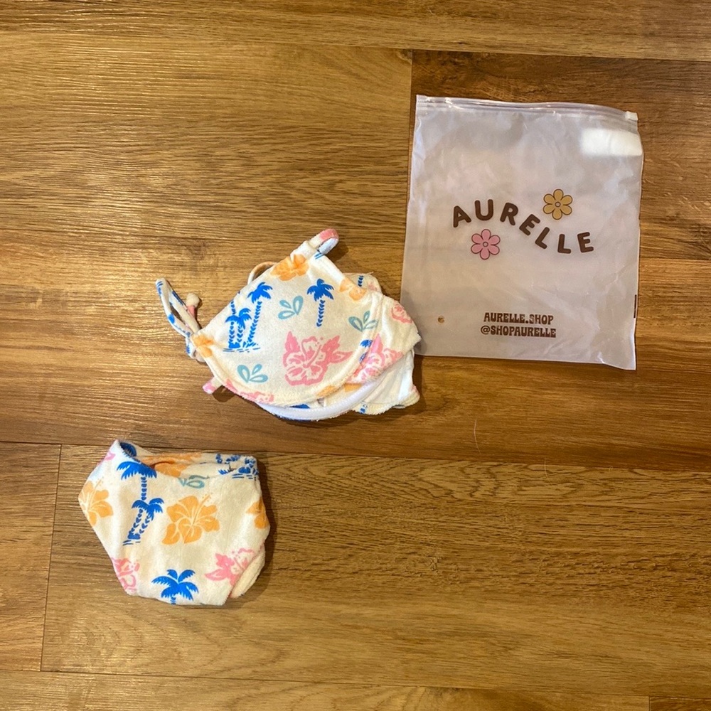 Medium Aurelle swimsuit! Never worn.